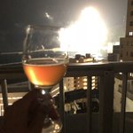 シャッターチャンスがずれてるｗ花火とグラス撮影しようとしたら完全に爆発ｗ