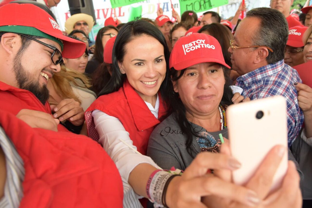 AlejandraDMV's tweet photo. Enaltezcamos nuestro orgullo mexiquense. El valor de crecer en esta tierra, de trabajar en ella, de haberla hecho nuestro hogar. Luchemos por ella, nuestras familias lo merecen! #Acumulando❤️ #Neza https://t.co/HHFumOD06W