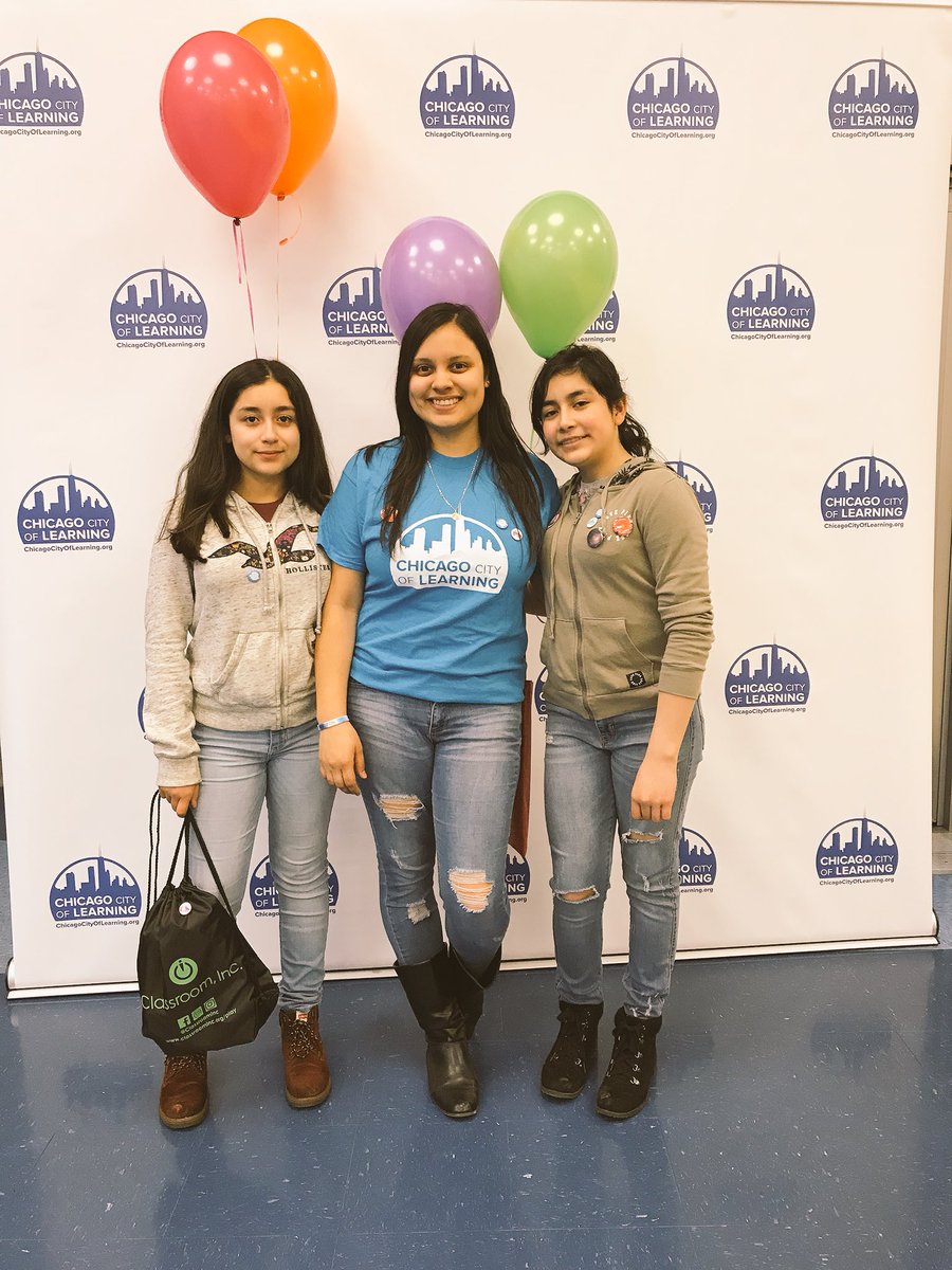 kadesignsdotnet's tweet photo. 4th year Voulnteering🙏🏼❤️🙈🙌🏼 #ExploreChi #ChicagoCityOfLearning #CCOL https://t.co/wQqy7ULSwR