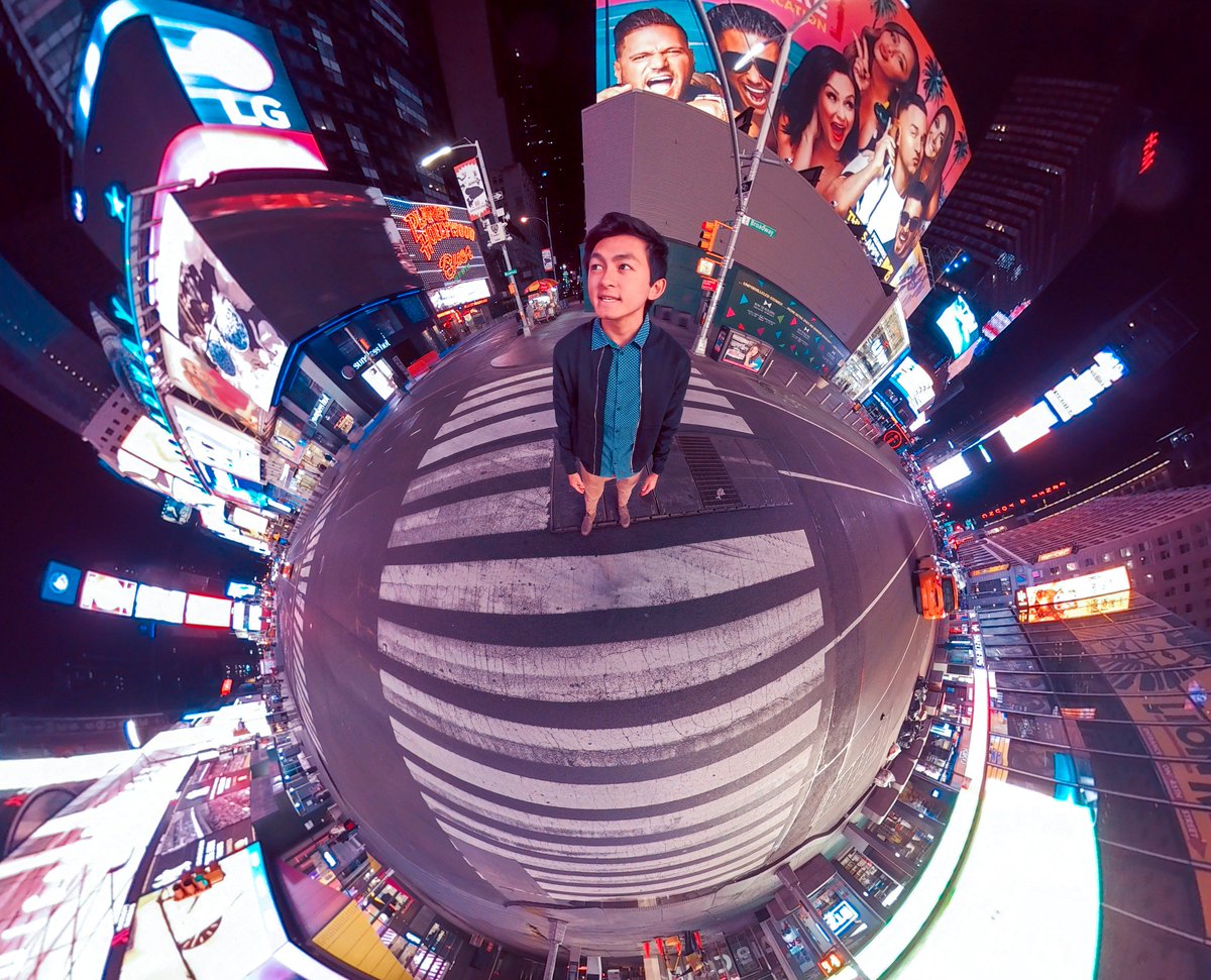 cameron_quon's tweet photo. 4am in #NYC ✨✨✨#360photo shot on the #ZCamS1. Thanks @ZCamVR!! https://t.co/TQQMxRjMO6
