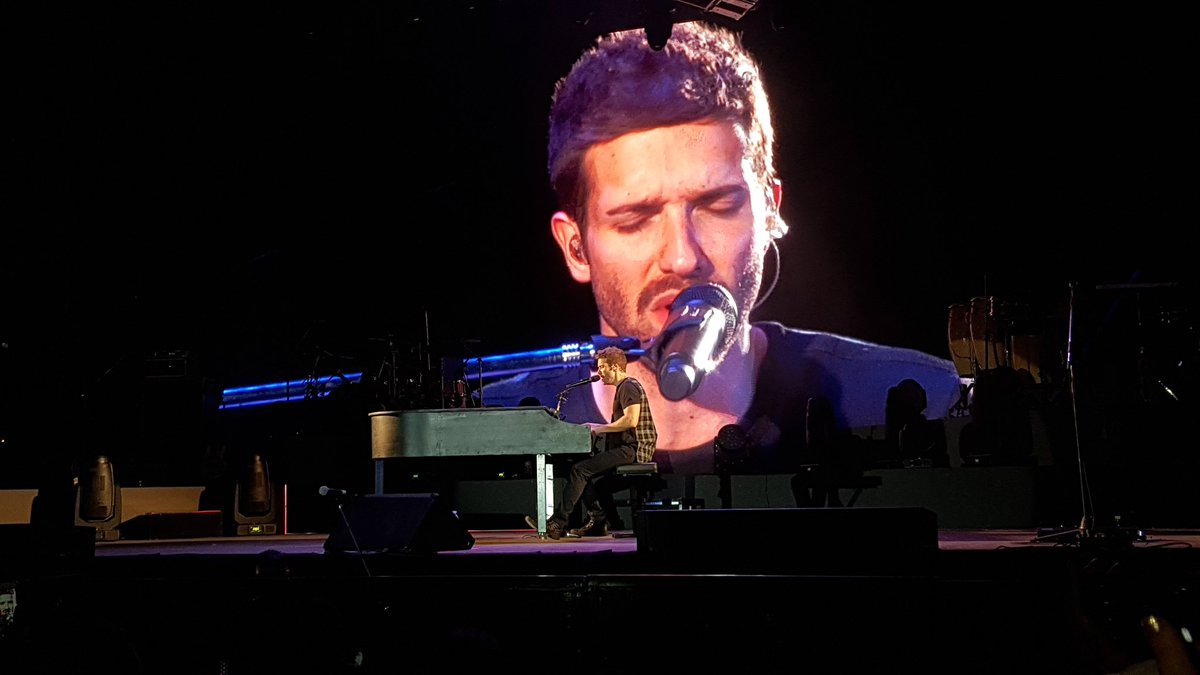 grismarii's tweet photo. Despues de un show increible solo queda esperar tu regreso @pabloalboran ,gracias  por una noche magica!!! 😘 https://t.co/xYAobDo6LJ