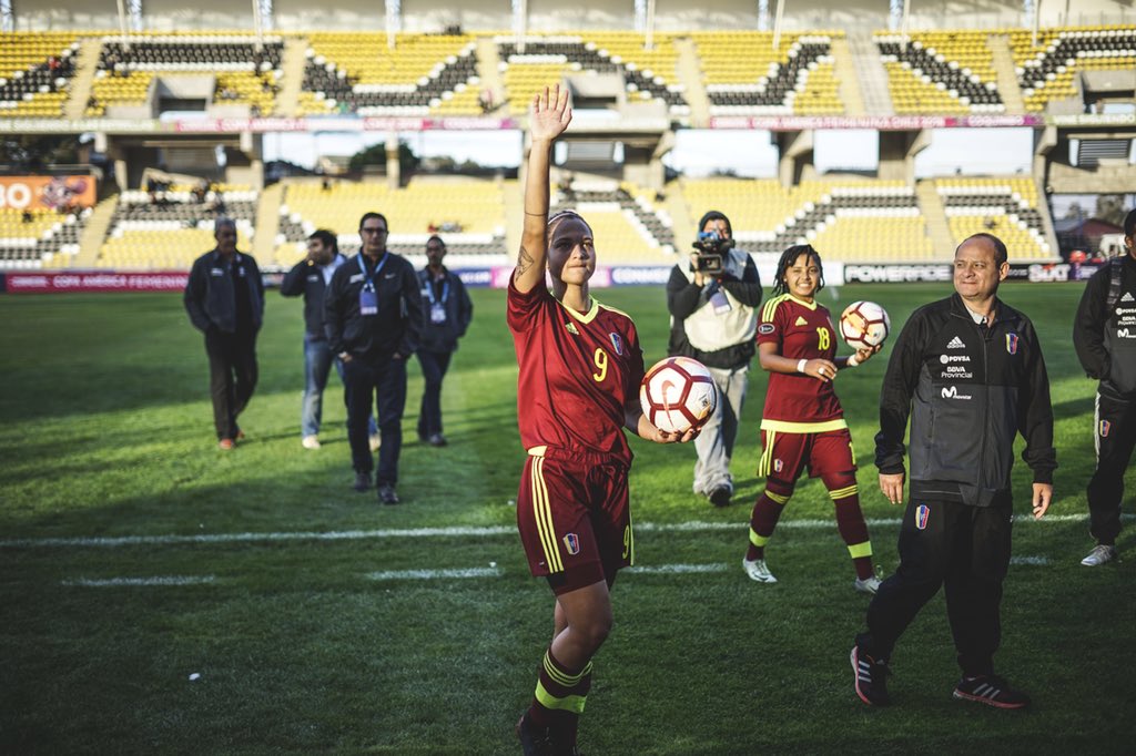 deynac18's tweet photo. Estoy muy orgullosa de pertenecer a este equipo, dimos todo para lograr nuestra meta. Para mí fue una experiencia increíble estar tan cerca de hacer historia, gracias a toda Venezuela y todos los venezolanos en Chile que nos apoyaron durante estos cuatro partidos. https://t.co/WEQQa7ZBUQ