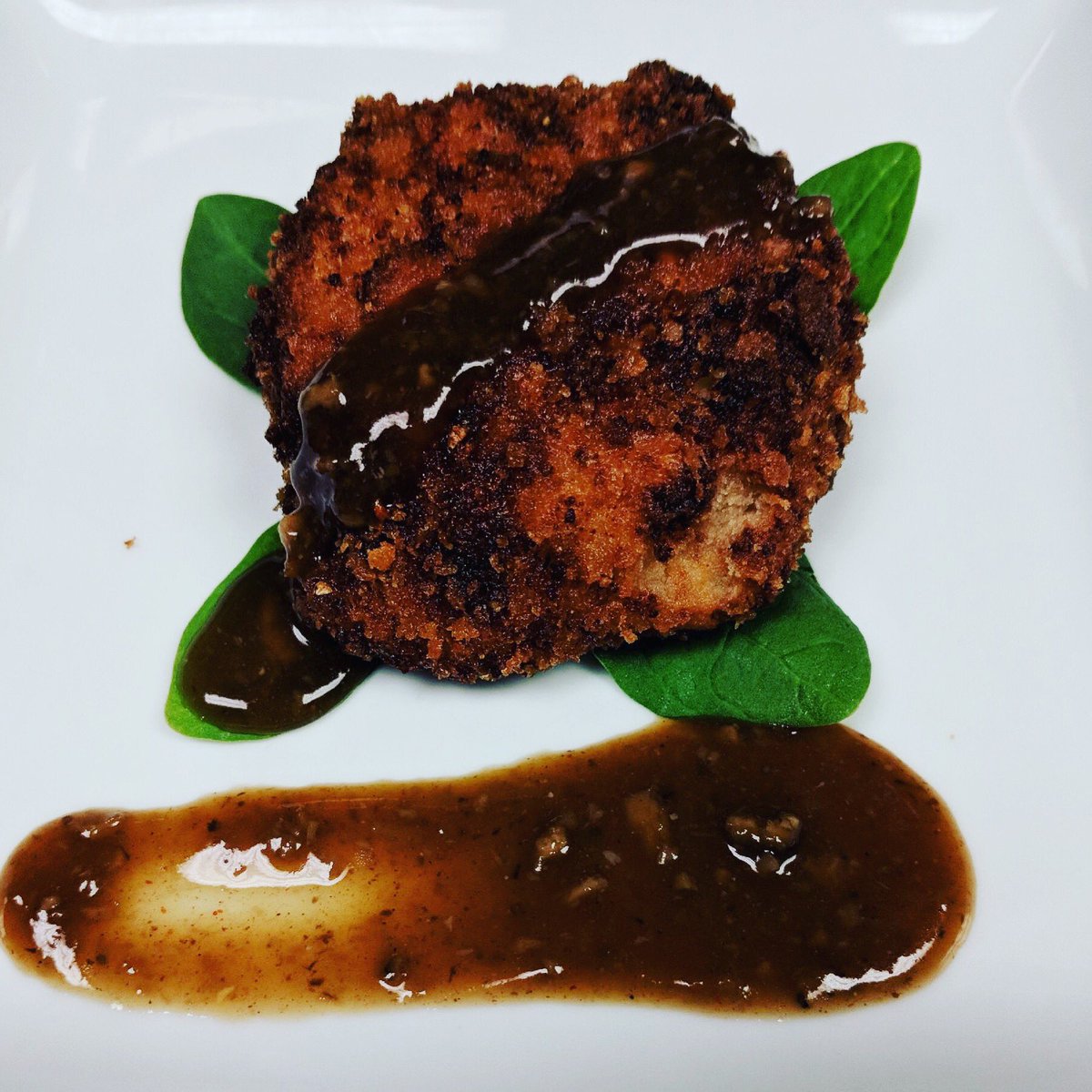 mindyerpsandqs's tweet photo. Chef has been hard at work on this little gem. Stop in & try our PsQs potato cake - with Guinness Gravy. Delish. Why does it disappear so quickly?. May I have another? #psqs #mindyerpsandqs #saturdaynight
#guinness #potatocake #potatolife #publife #pubkitchen #pubfood https://t.co/ebiywuVSNL