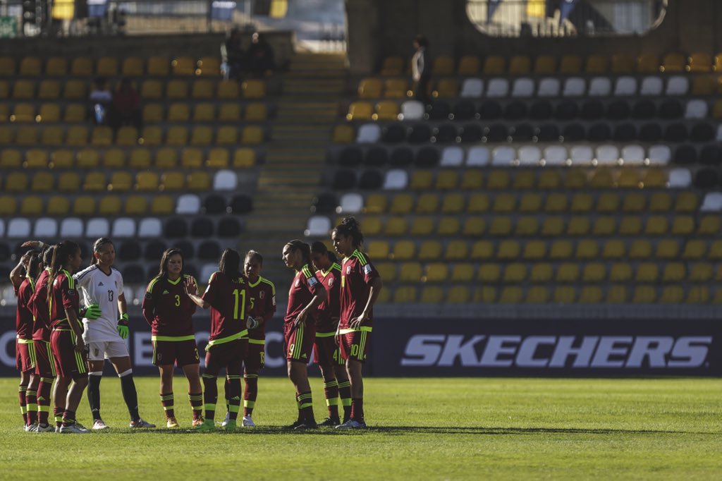deynac18's tweet photo. Estoy muy orgullosa de pertenecer a este equipo, dimos todo para lograr nuestra meta. Para mí fue una experiencia increíble estar tan cerca de hacer historia, gracias a toda Venezuela y todos los venezolanos en Chile que nos apoyaron durante estos cuatro partidos. https://t.co/WEQQa7ZBUQ
