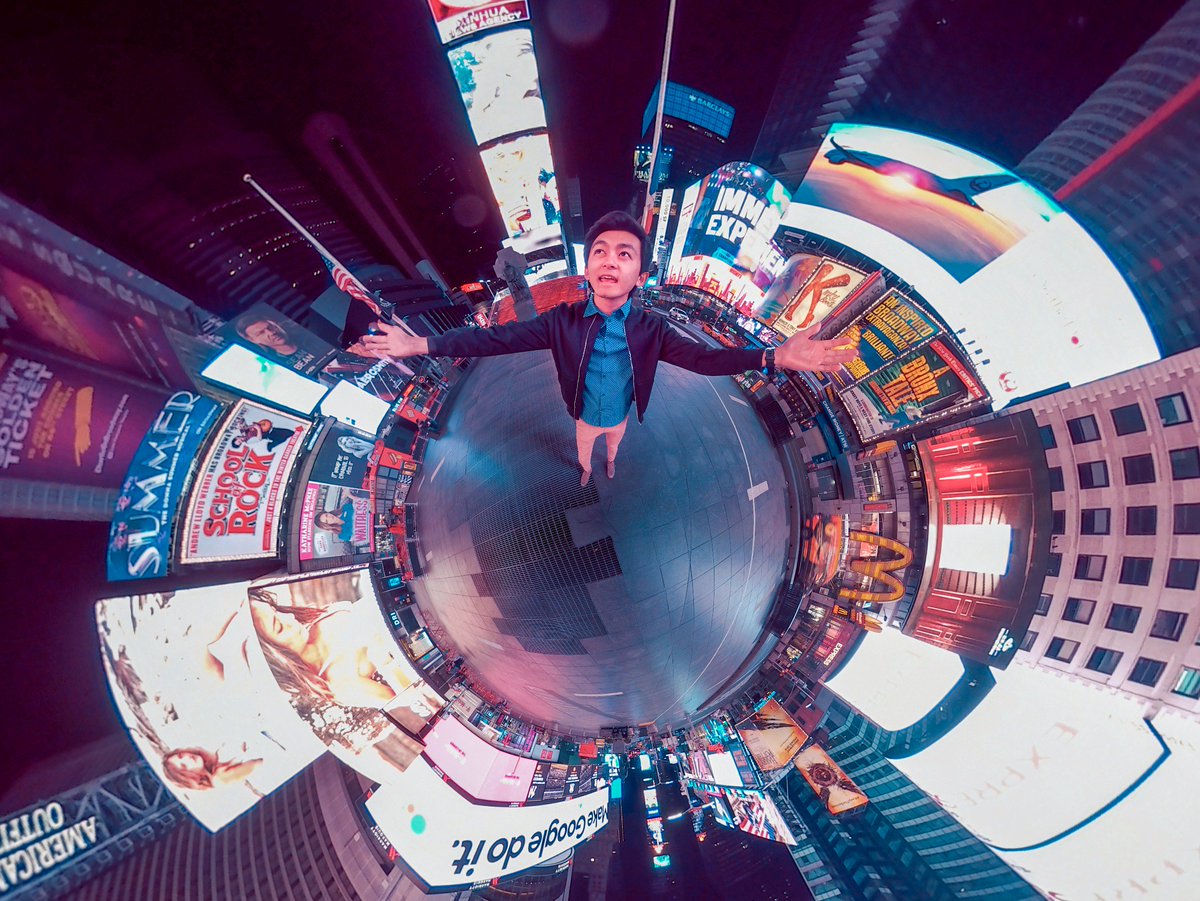 cameron_quon's tweet photo. 4am in #NYC ✨✨✨#360photo shot on the #ZCamS1. Thanks @ZCamVR!! https://t.co/TQQMxRjMO6