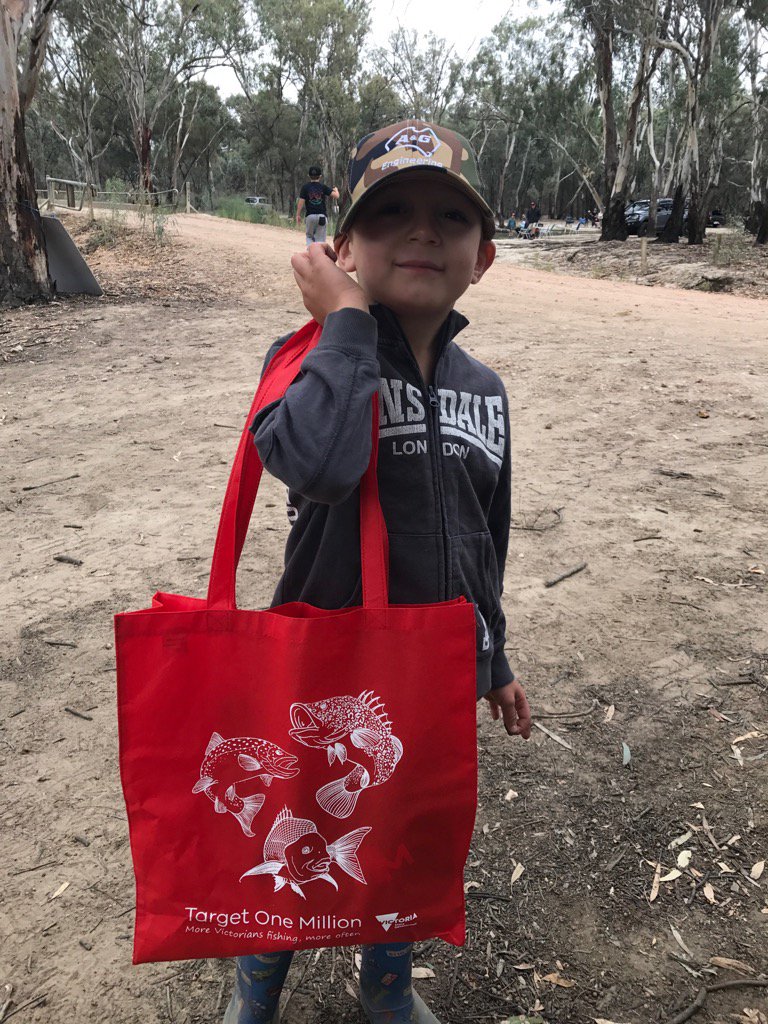 VicFisheries's tweet photo. We have another winner a VFA  showbag for catching a 50cm carp at the Sunraysia ozfish carp catch  #catchacarp https://t.co/603OEmvVdD