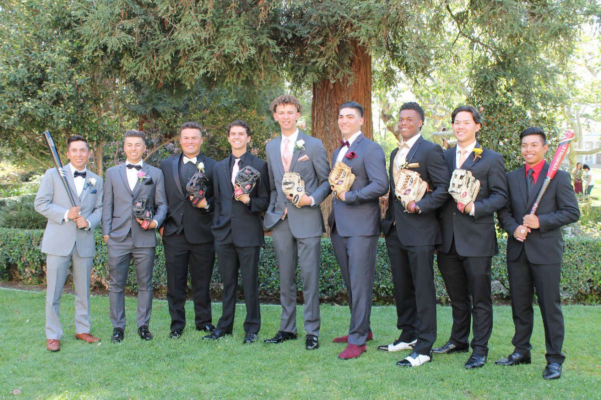Ferndoggydog's tweet photo. Look at these good looking Ballers.  Ready to have some fun tonight.Enjoy boys and be safe.... https://t.co/UBCcZY2KlK