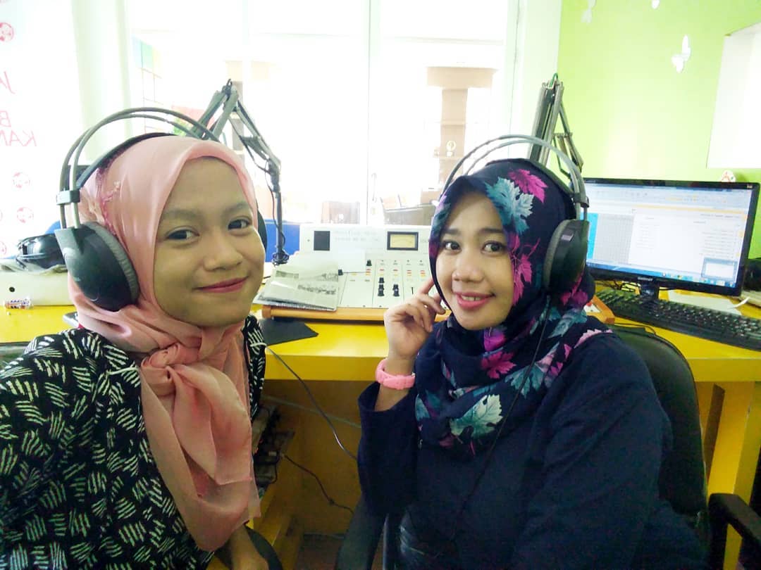 RadioAR_Bali's tweet photo. Happy weekend^^
Minggu cerah mau request lagu apa nih??? #DeviAR #DhylaAR di #indonesiapilihananda hanya di #radioarfmbali #radiodibali #lagulaguindonesia https://t.co/argyt8YR1Q