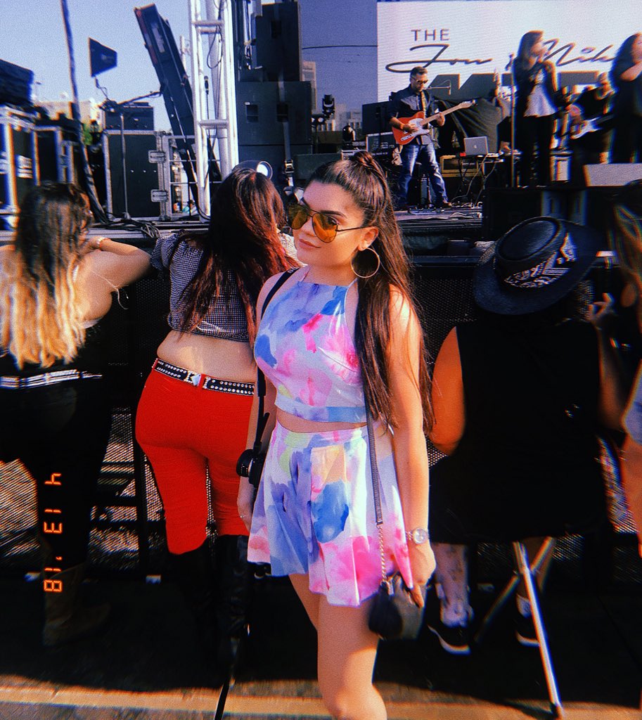 bflooo12's tweet photo. I have two moods 🤟🏼🤟🏼🤟🏼 https://t.co/M2B4hyDvay