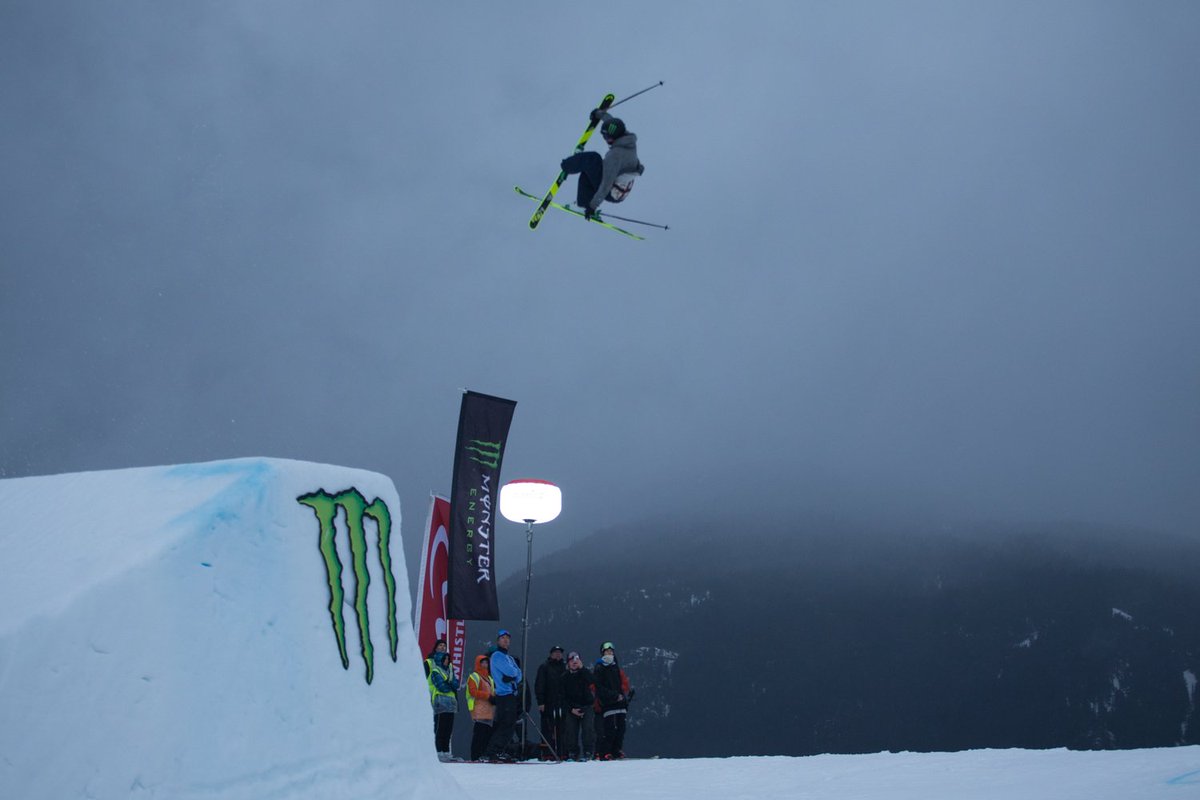 .<a href="/EvanMcEachran/">Evan McEachran</a> and Elena Gaskell brought home the Canadian bacon in Big Air during the World Ski and Snowboard Festival (@WSSF) in <a href="/WhistlerBlckcmb/">Whistler Blackcomb</a>. Recap —> bit.ly/2H1wS5G #WSSF