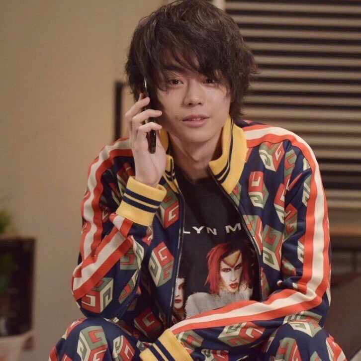 SAKUYA7282525's tweet photo. グッチのジャージを着こなせるこの世で唯一無二の存在、菅田将暉。 https://t.co/AAC23INpvB