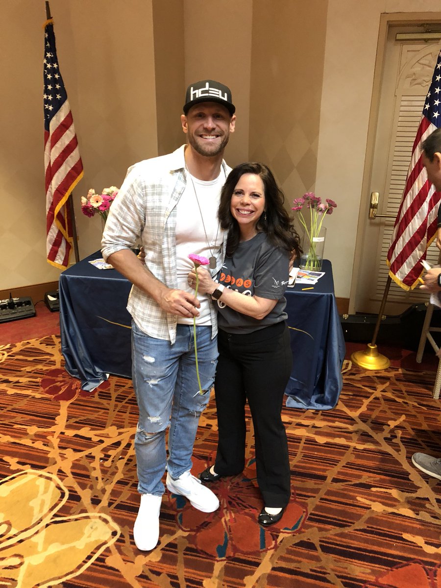 musicrowlive's tweet photo. #2018McCoysNVL https://t.co/ASfA2GV6YP