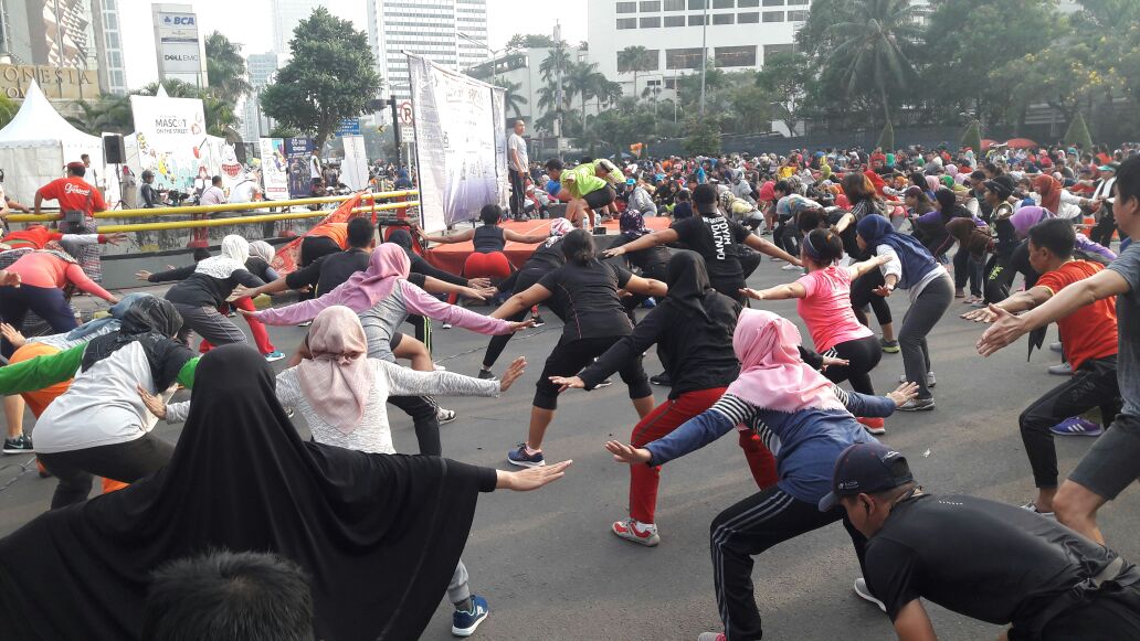 KPU_ID's tweet photo. Di ZONA SEHAT HARMONIS CFD Thamrin Jkt, KPU RI ajak masyarakat utk hadir pd Pagelaran Seni Budaya "Songsong Pemilu Serentak 2019" Sabtu 21 April 2018, pkl 19.00 WIB-selesai #KPUmelayani #cfd https://t.co/oHhr0qJAjV