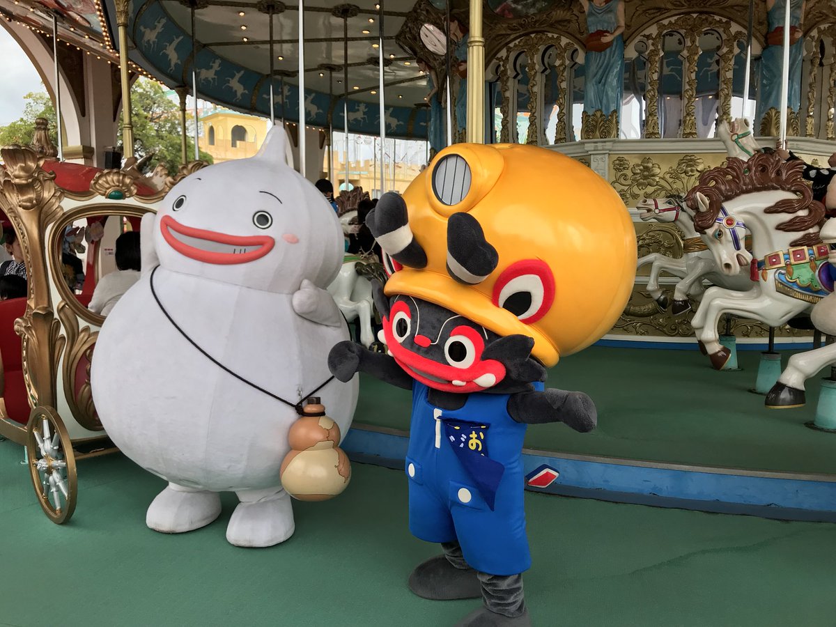 ゆるキャラウォーキングパレード開催中！ 急遽メリーゴーランドに乗る