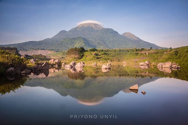 Self reflection... #refleksi #mountain #landscape #landscapelovers #landscapecapture #landscapeindonesia #indonesia_photography #indonesia #mokermotret #jalanjalan #jawatimur #wonderfullindonesia #wonderfulljatim #pesonaindonesia #nikon #nikond5200 #niko… ift.tt/2HrdjY3