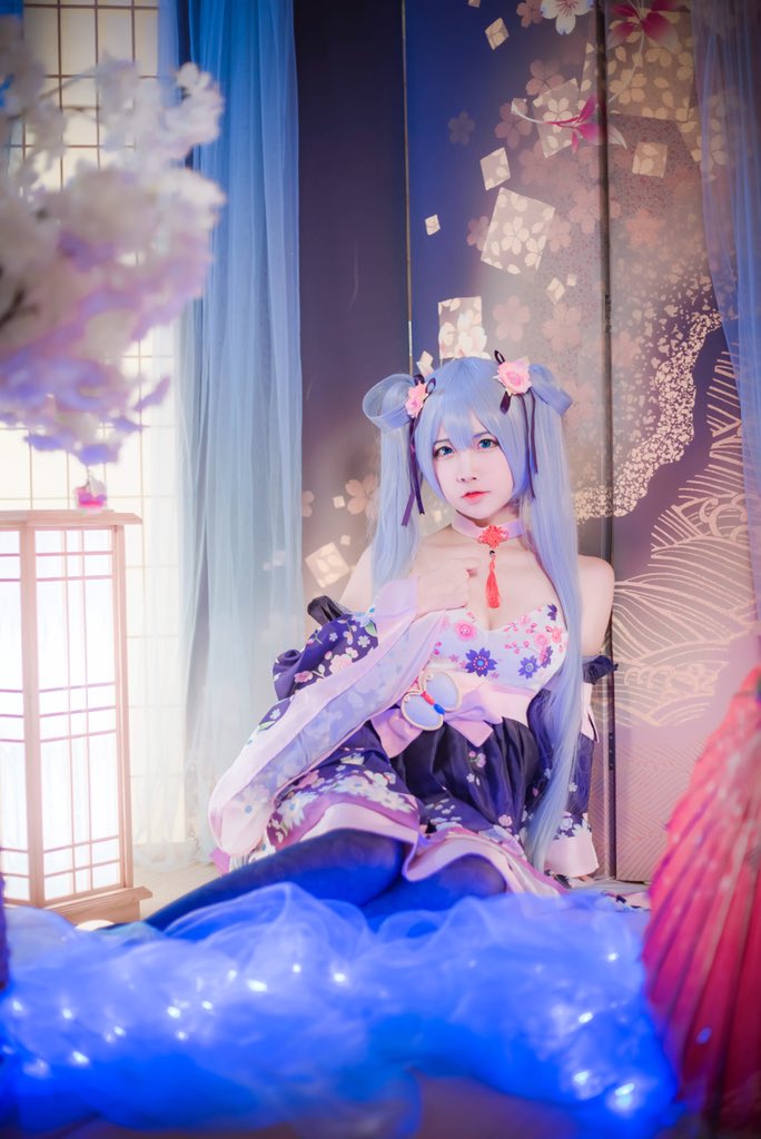 #VOCALOID 
#miku 
#cos 

ゆきましょう 极楽浄土（ごくらくじょうど） https://t.co/p1ouSLTUoG