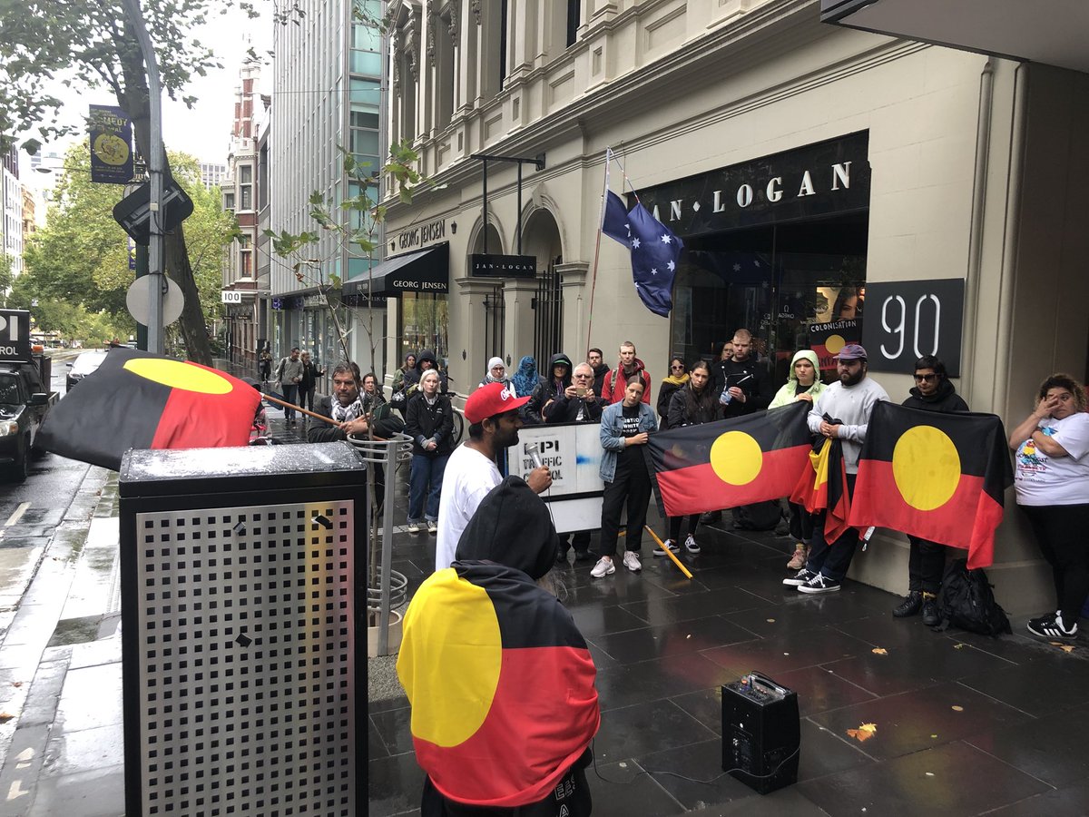 IndigenousX's tweet photo. Melbourne #Stolenwealthgames protest https://t.co/CLhEuYaUxo