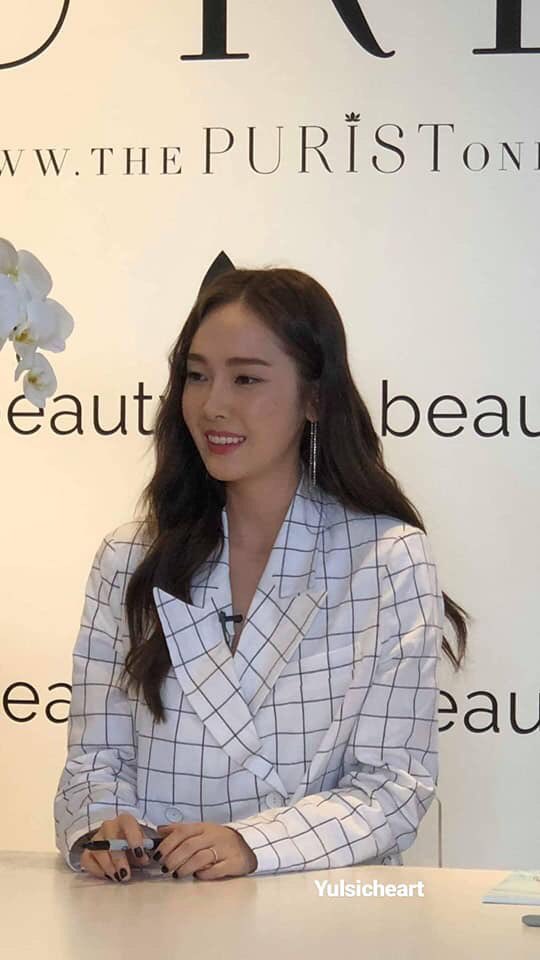 418125net's tweet photo. 180414 Jessica - Blanc &amp; Eclare fansign. https://t.co/4Sly932XB1
