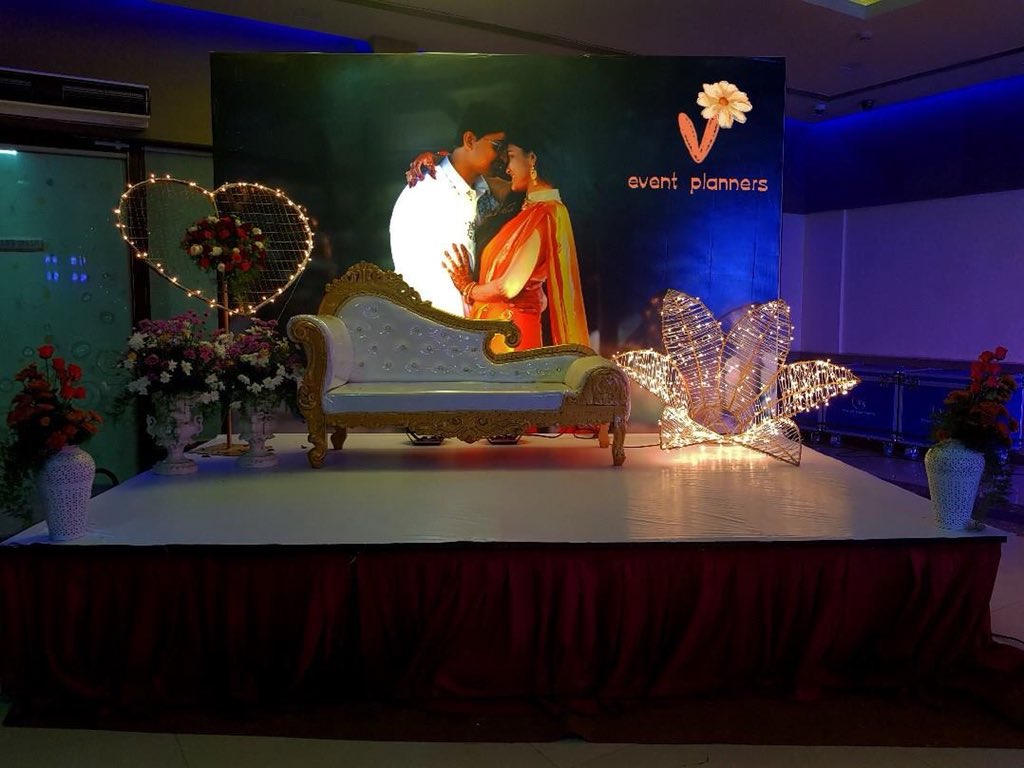 VEventPlanners's tweet photo. #sangeeeeth #v #event #planners
#vijayawada #amaravathi
#decor#dance#music https://t.co/3jgHYNy87I