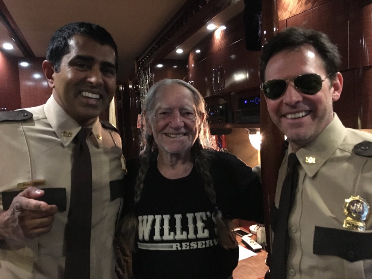Willie Nelson tweet media