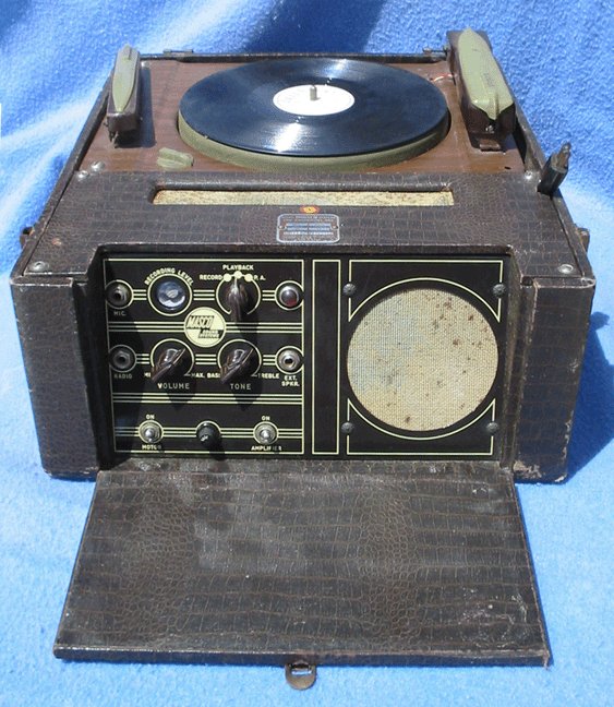 Hoping that #Jackwhite can stop by the Texas Musicians Museum to see the Alan Lomax recorder while in Dallas this month. It still records and cuts records in real time, I'm just sayin'  @thirdmanrecords