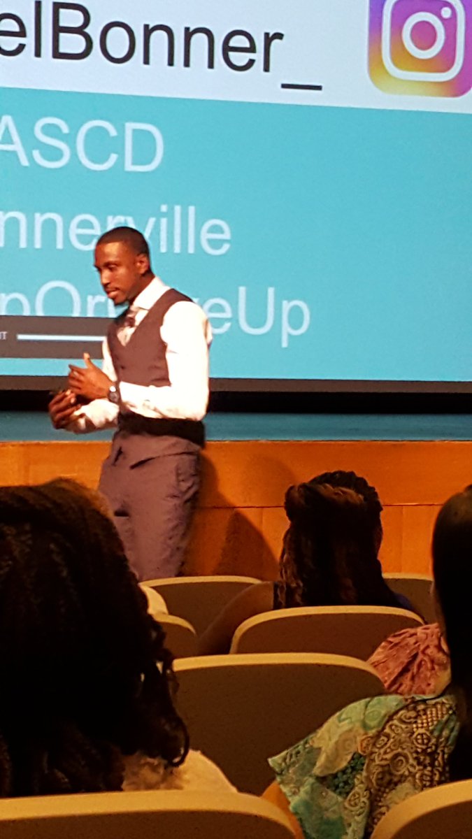ShannonSnipes2's tweet photo. @MichaelBonner_ 
Look who I saw tonight at Wayne Community College Teacher Appreciation Night! Michael is such a great inspiration! https://t.co/UuuKMdZxMJ