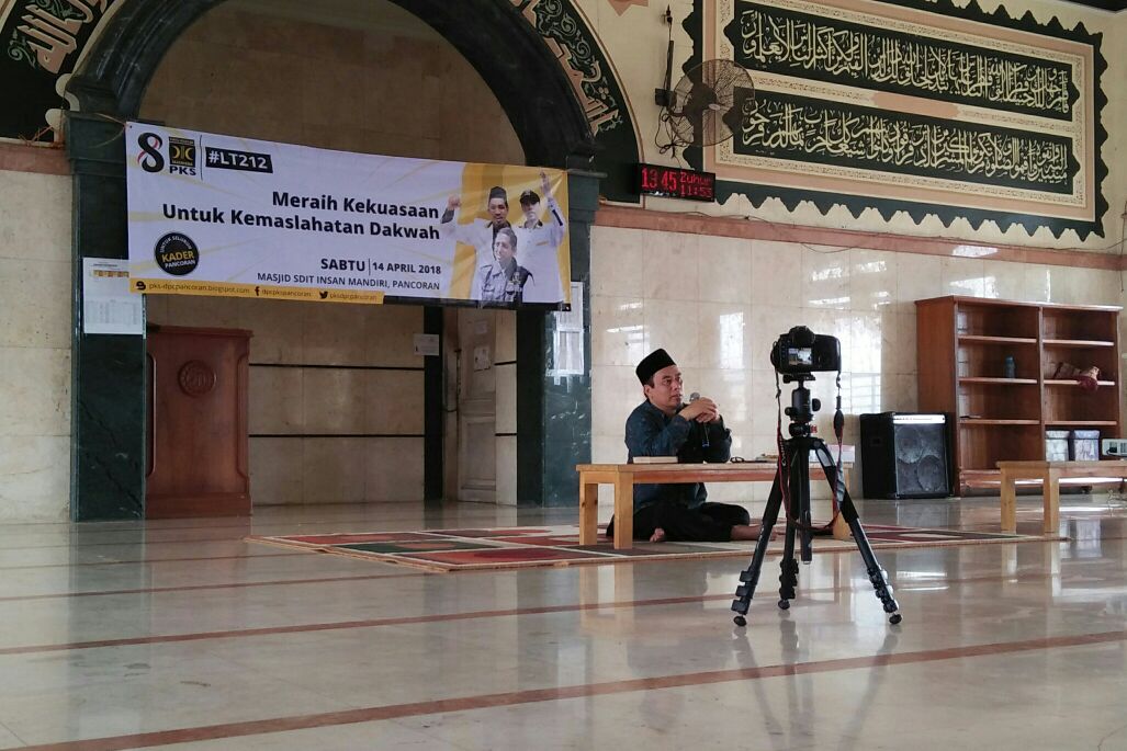 pksdpcpancoran's tweet photo. Tatsqif tarbawi 'Mengetuk Pintu Surga di Sepertiga Malam Terakhir' #LT212 DPC PKS Pancoran @PKSJaksel https://t.co/qqDbzk1koE