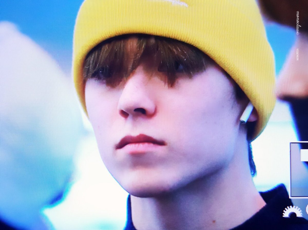 monoclassic_vn's tweet photo. 180415 하네다공항 출국 

#버논 #최한솔 #VERNON #SEVENTEEN https://t.co/8OGQdTzWir