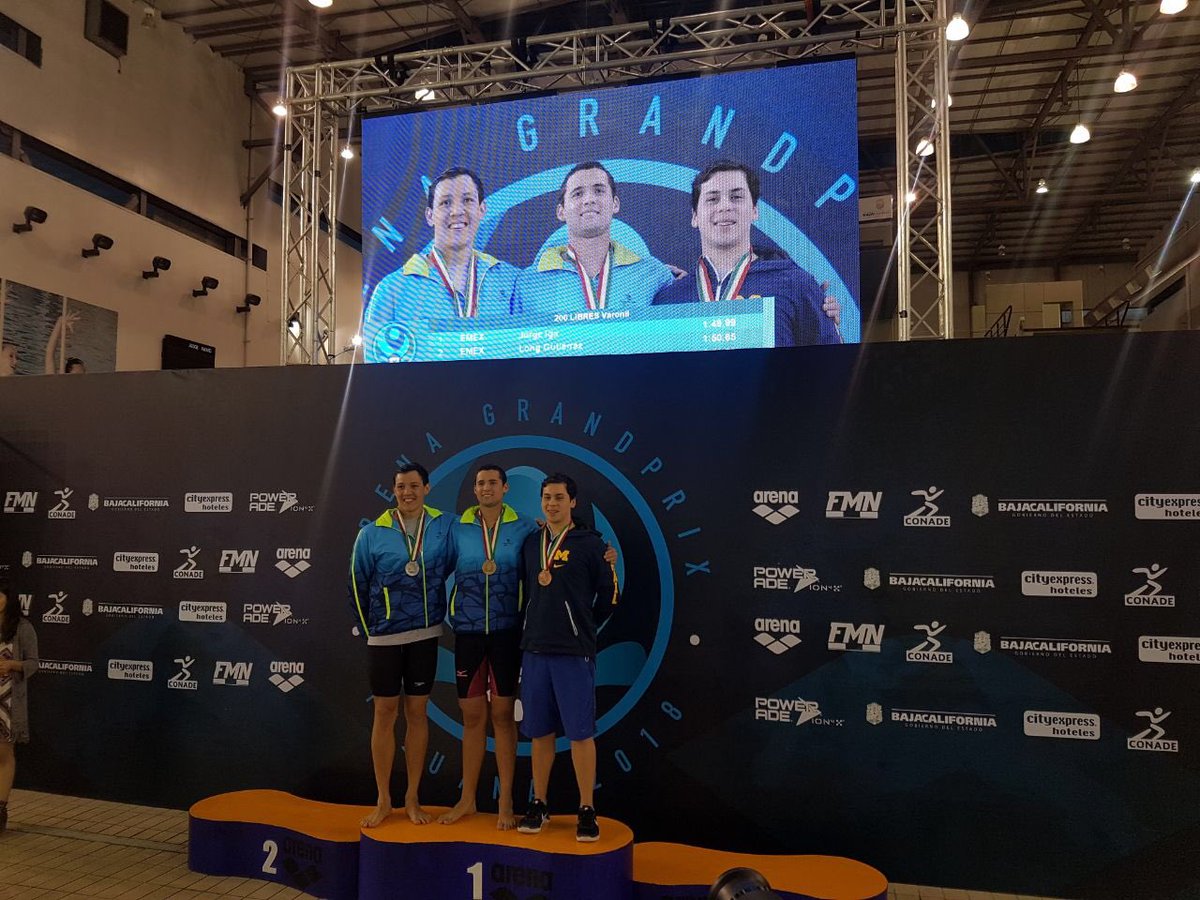 FemexNatacion's tweet photo. #Premiación de los tres primeros lugares de los 200m libre varonil en el #ArenaGPTijuana2018, reciben la felicitación de Kiril Todorov, presidente de la FMN: 
🥇 Jorge Iga, Edomex
🥈 Long Yuan Gutiérrez, Edomex
🥉 @RicardoDVargasJ, MOR https://t.co/zq7JTALXBn