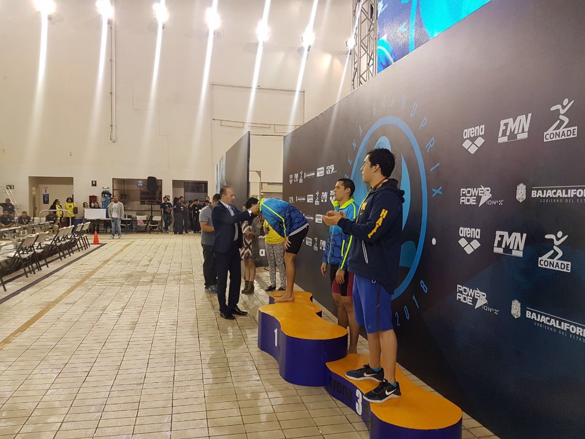 FemexNatacion's tweet photo. #Premiación de los tres primeros lugares de los 200m libre varonil en el #ArenaGPTijuana2018, reciben la felicitación de Kiril Todorov, presidente de la FMN: 
🥇 Jorge Iga, Edomex
🥈 Long Yuan Gutiérrez, Edomex
🥉 @RicardoDVargasJ, MOR https://t.co/zq7JTALXBn