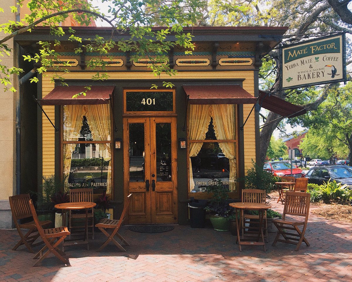 NataliaBoschD's tweet photo. The cutest coffee &amp; tea shop ever ☕️ @MateFactor in Savannah, GA 🍵 I ordered the Chai Latte and the cinnamon roll 👌🏻 #NataliaTravels Do you guys prefer coffee or tea? https://t.co/cHKGUNKHf6