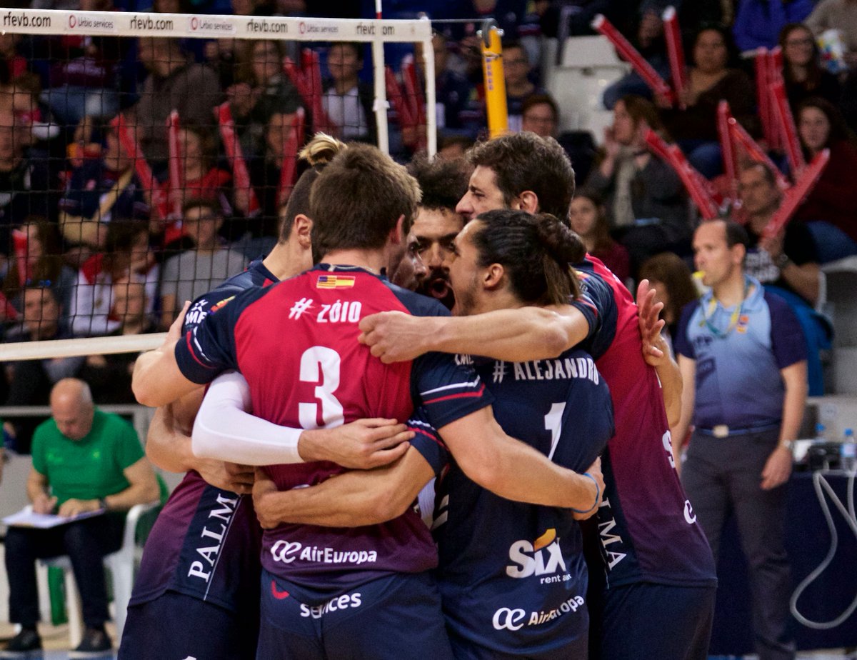 Este año no habrá títulos pero se han ganado el reconocimiento de todo@s. 
 Este año no levantarán copas , pero se han ganado la admiración de tod@s. 
Este jueves desde el <a href="/ValparaisoHotel/">ValparaísoHotel</a> con el <a href="/VoleyPalma/">Urbia Voley Palma</a>
¿ Y ahora?