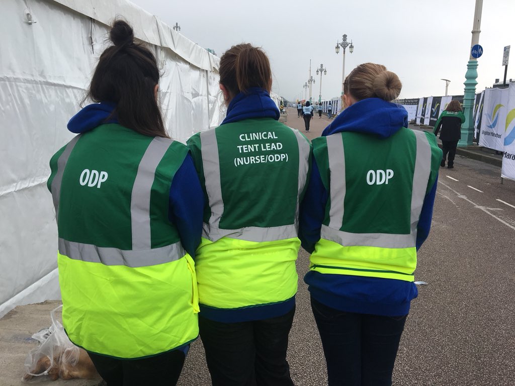 BSUHperiop_ed's tweet image. Taking our skills out to the field #brightonmarathon2018 #medtent #resusteam