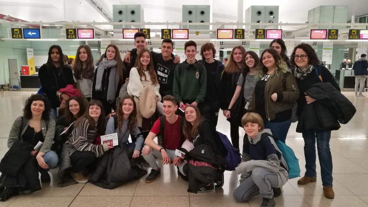 18 alumnes de 3r i 4t d'ESO comencen avui una experiència nova: integrar-se durant una setmana en un centre de secundària de Brighton (UK). We hope they enjoy it!   #salesiansroc1718