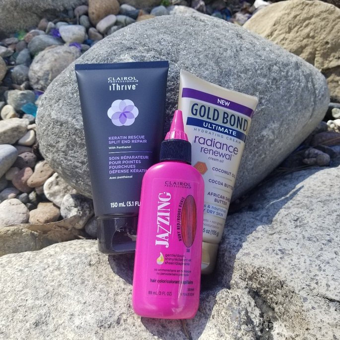 Typeezy143's tweet image. Received a dazzlevox from @influenster and am loving the lightly sweet cocoa buttery smell of this gold bond radiance renewal lotion.

#RadiantWomen#ClariolProfessional#Jazzing#iThrive#voxbox#influenster#dazzlevoxbox @clariol_pro @goldbond_ultimate