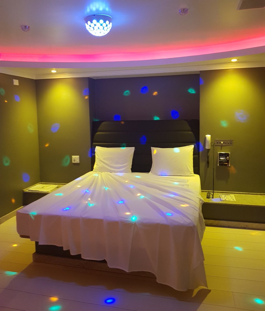 MotelGreenPark's tweet photo. A Nossa Master Gold também está de cara nova. Equipada com sauna, hidro, pista de dança e garagem dupla, nesse domingo ela sai por apenas R$ 179 (3 horas)
#motel #mastergold #mudarfazbem #realeza https://t.co/EUTisbTY1h