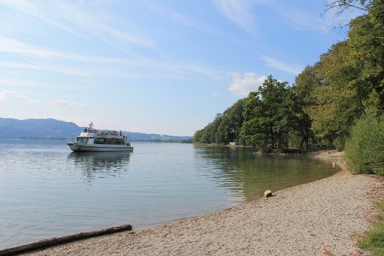 Muna_Travel3's tweet photo. تقع بحيرة Walchensee على بعد ساعة واحدة من قلب مدينة ميونخ وتعتبر من أعمق بحيرات الألب في المانيا.
من الأنشطة الجميلة في هذه البحيرة هي السباحة وركوب القوارب والتزلج على الماء والصيد والغطس وبعض السواح يفضل تسلق الجبال . https://t.co/YT0Y5fuoAh
