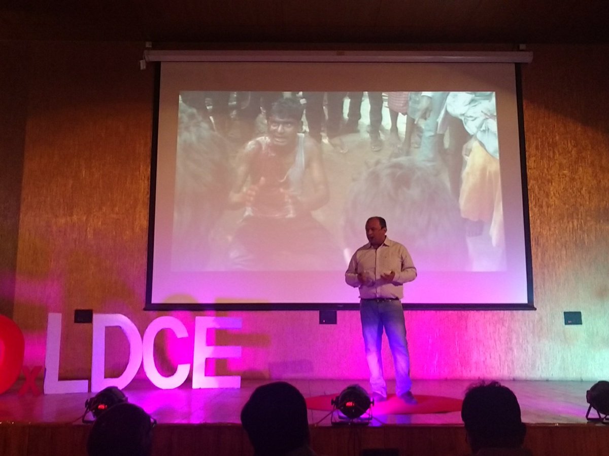 TEDxLDCE's tweet photo. The first speaker of the day, #PratikSinha, the co-founder of https://t.co/1dCJVgUuRS is on the stage. #TEDxLDCE #ChainReaction #fakenews #yellowjournalism https://t.co/UKLo8ljJdo