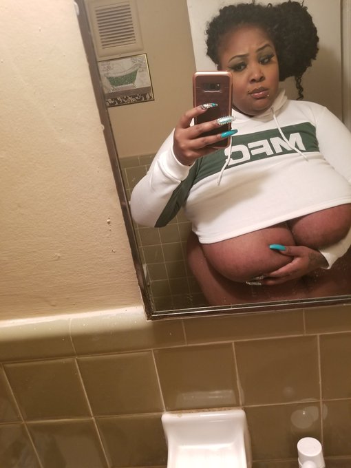 Watch Zariah-June's leaked NSFW photo on TwXstars