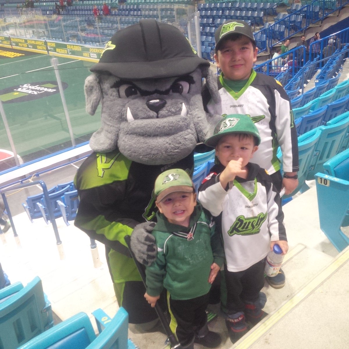 Big_G_09's tweet photo. Always a good time @SaskRushLAX Win or Loss 👍 #OurTeam #BuildATradition #SaskStrong #HumboldtStrong #BullsClub 🐂 https://t.co/yYKEsnHYhb