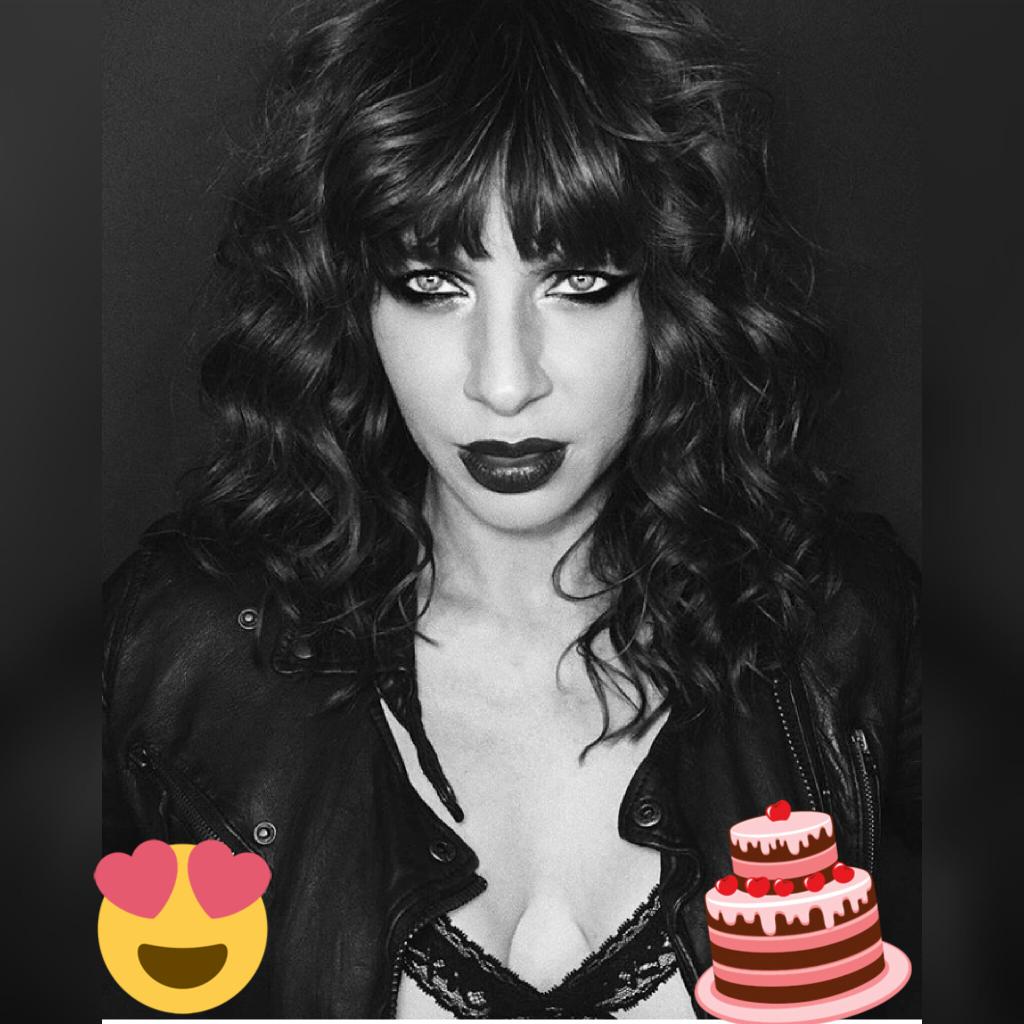 Anabellacieri's tweet photo. Feliz cumple a la Diosaaa de @rororock33 ... Genia que tengas un hermoso dia...😘😘😘 https://t.co/qe51MAQWCP