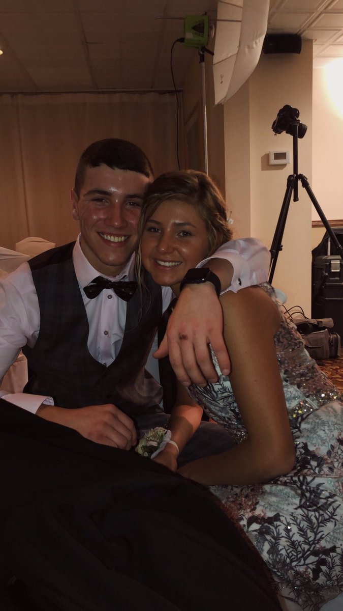 brookewarner081's tweet photo. 2 years later>>> thanks for being the best date, i love you FOREVER💙💙 https://t.co/M1U6Zgk5Qr