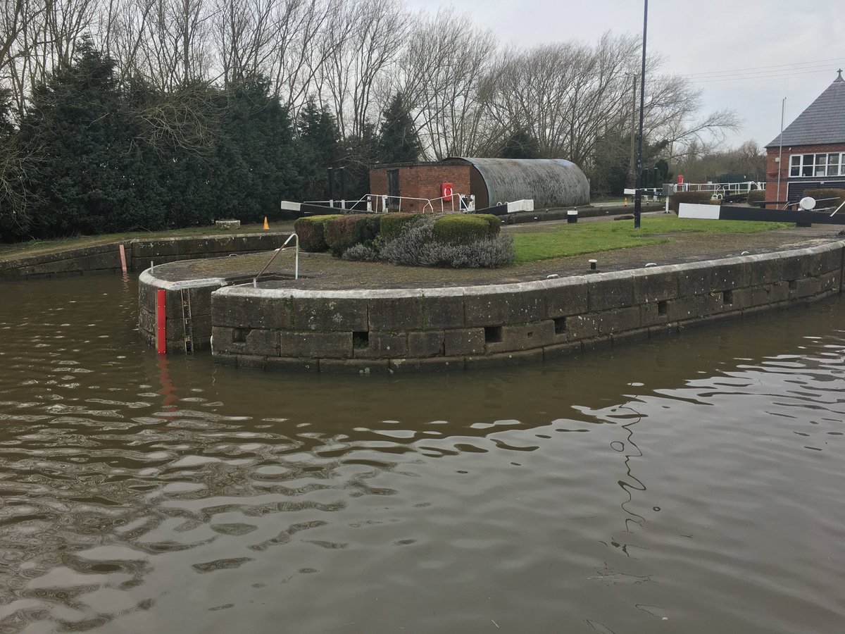 The river is still in flood <a href="/SawleyLock/">SawleyLock</a> so no lock keepers on again today.