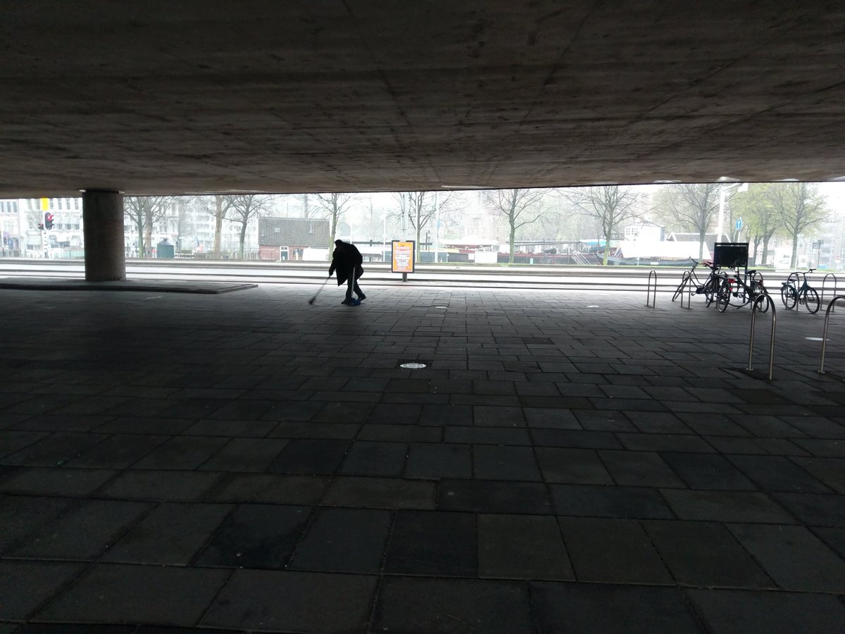 marcomout's tweet photo. Zondag 07.02u. Rotterdam.
'Ja meneer, ik doet dit elke dag. Als het schoon blijft is dit toch een mooi plekke, toch?!'

Rt deze held.

#NLschoon, maar dan echt. Niet dan? https://t.co/kdwizgDJhn