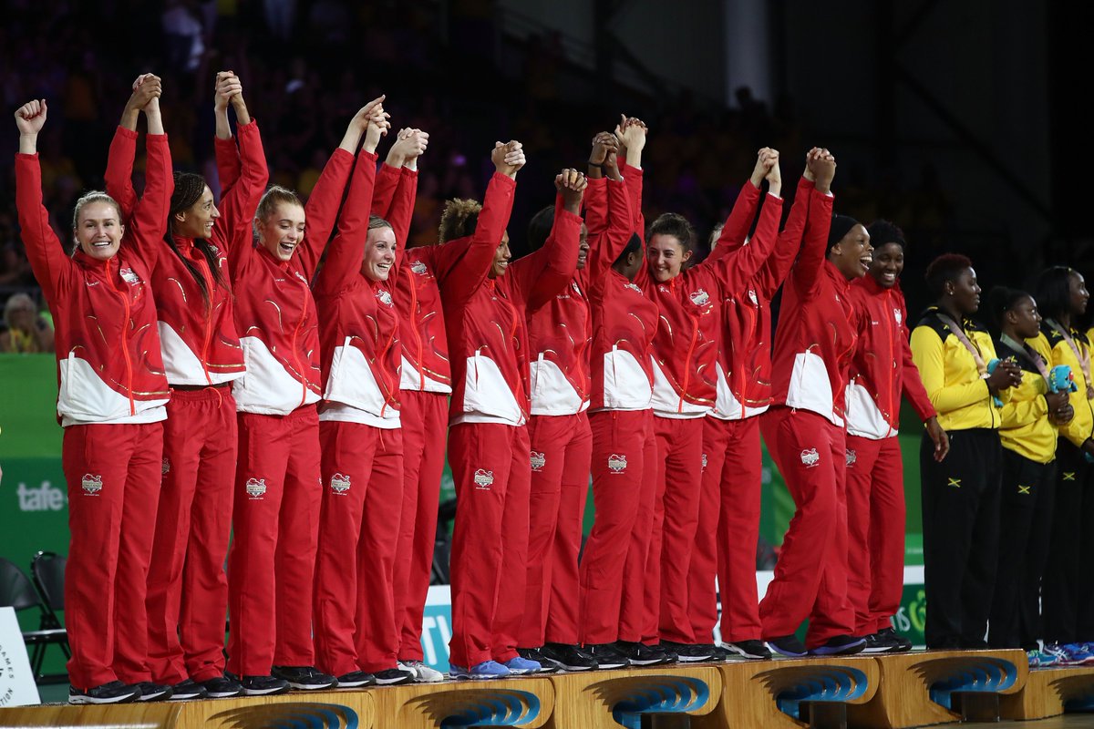 SkyNetball's tweet image. 👏🌹🥇COMMONWEALTH CHAMPIONS 👏🌹🥇They only went and did it!!!! @EnglandNetball beat @AussieDiamonds for the first time since 2013 thanks to @Helenhousby1 last second winner to claim a first ever major title #WeAreRoses #GC2018Netball
✍️ skysports.tv/t3t7mT