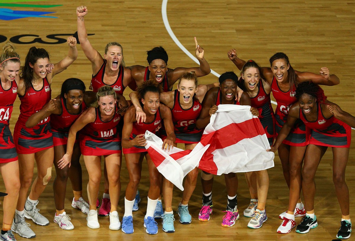 SkyNetball's tweet image. 👏🌹🥇COMMONWEALTH CHAMPIONS 👏🌹🥇They only went and did it!!!! @EnglandNetball beat @AussieDiamonds for the first time since 2013 thanks to @Helenhousby1 last second winner to claim a first ever major title #WeAreRoses #GC2018Netball
✍️ skysports.tv/t3t7mT