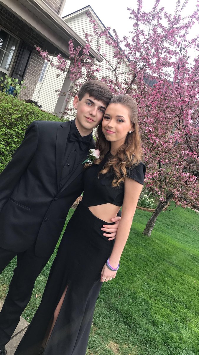 <a href="/Drake/">Drizzy</a>  you sure did miss out on taking pictures with this gorgeous girl on her prom day. but see you soon right ????