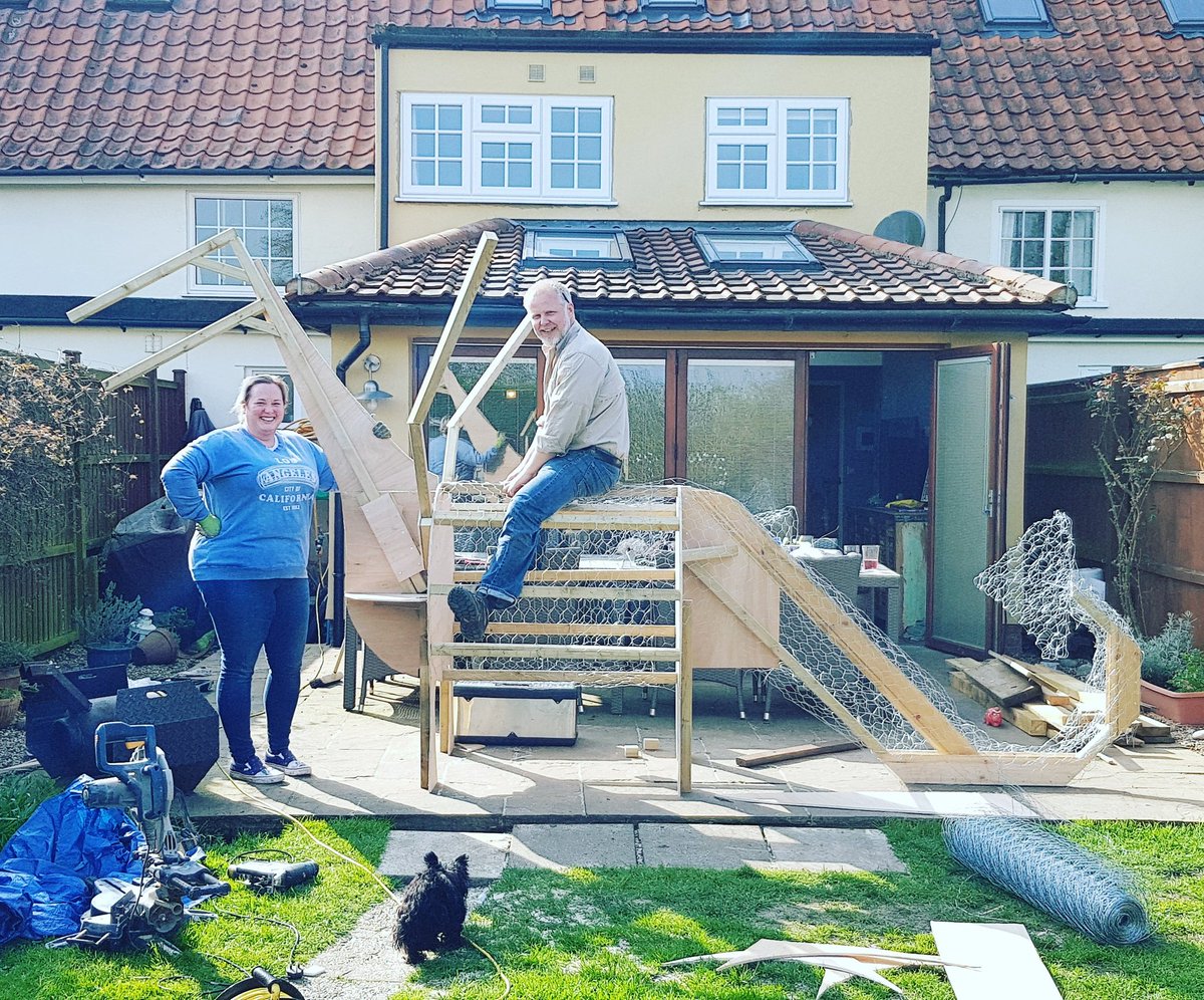 What did you do this weekend? 

Oh just built a dragon in the back garden with <a href="/WildlifeGadgets/">Wildlife Gadget Man</a> . You know - the usual 😂😂😂

@MayorClare

#spiritofbeowulffestival #beowulf #Woodbridge #Suffolk #dragon #sculpture #Artist  #art