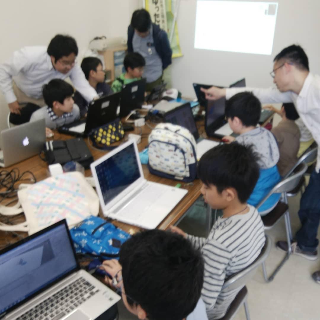 CoderDojoKonan_'s tweet image. #CoderDojo #CoderDojo岡南 第11回開催中でーす！
もうすぐ発表会でーす！
今回は皆さん進捗が上手くいかないようで焦ってますがきちんと発表してもらいまーす（鬼）