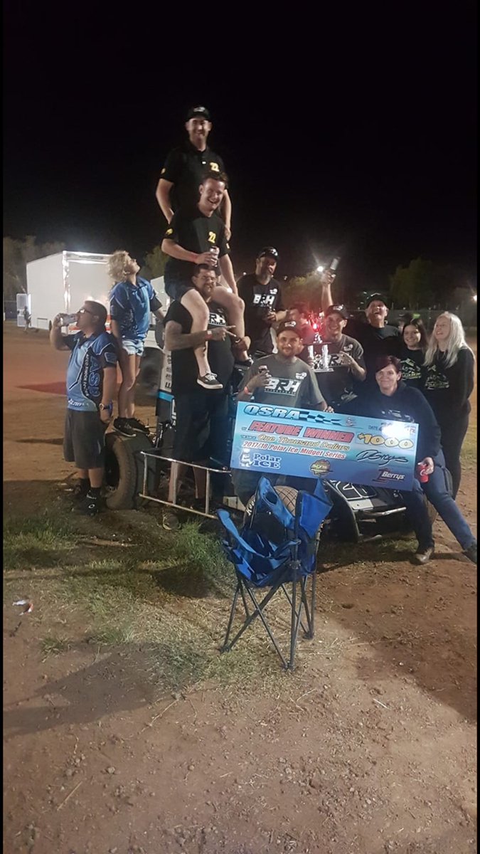 How we celebrate fellow Kiwi Scotty Farmers victory 🤘🏻 here’s three kiwi teams !! 22Q , 28Q and 89Q !! See what we kiwis do to normal aussies !!!! We turn them into party animals 🕺 <a href="/SDU_Official/">Speedwaydownunder</a> <a href="/BOSSChassisAU/">BOSS Chassis AU</a> <a href="/BOSSChassis/">BOSS Chassis</a> <a href="/ripjetson9/">Flea Ruzic</a>